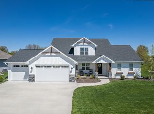 W5654 Hoelzel Way, Appleton, WI 54915