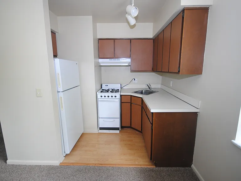 512 N Ashley St — Photo 10