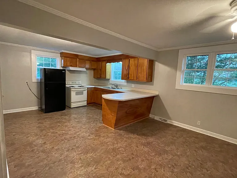 719 S Main St — Photo 4
