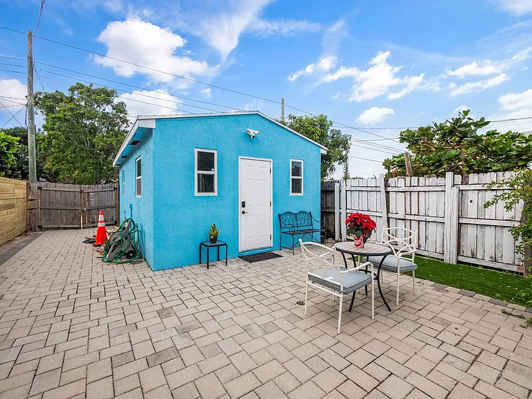 629 N F St #B — Photo 11