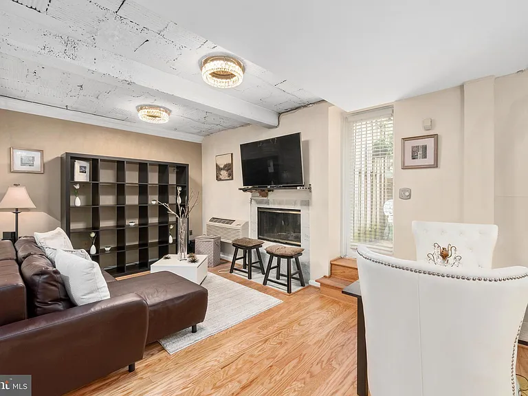 2145 California St NW #102 — Photo 14