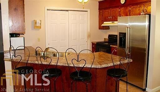 3rd image of 380 Sherry Dr