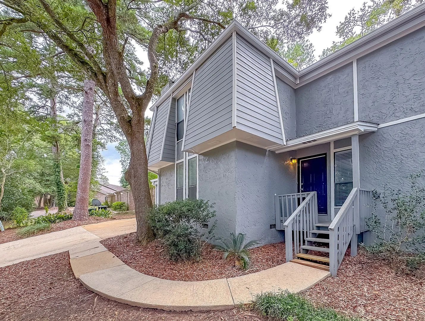 Renovated Killearn 3/2.5 W/ Newer Paint/Carpet, Two Living Rooms, Two Decks, & Two Car Garage! Av... — Photo 2