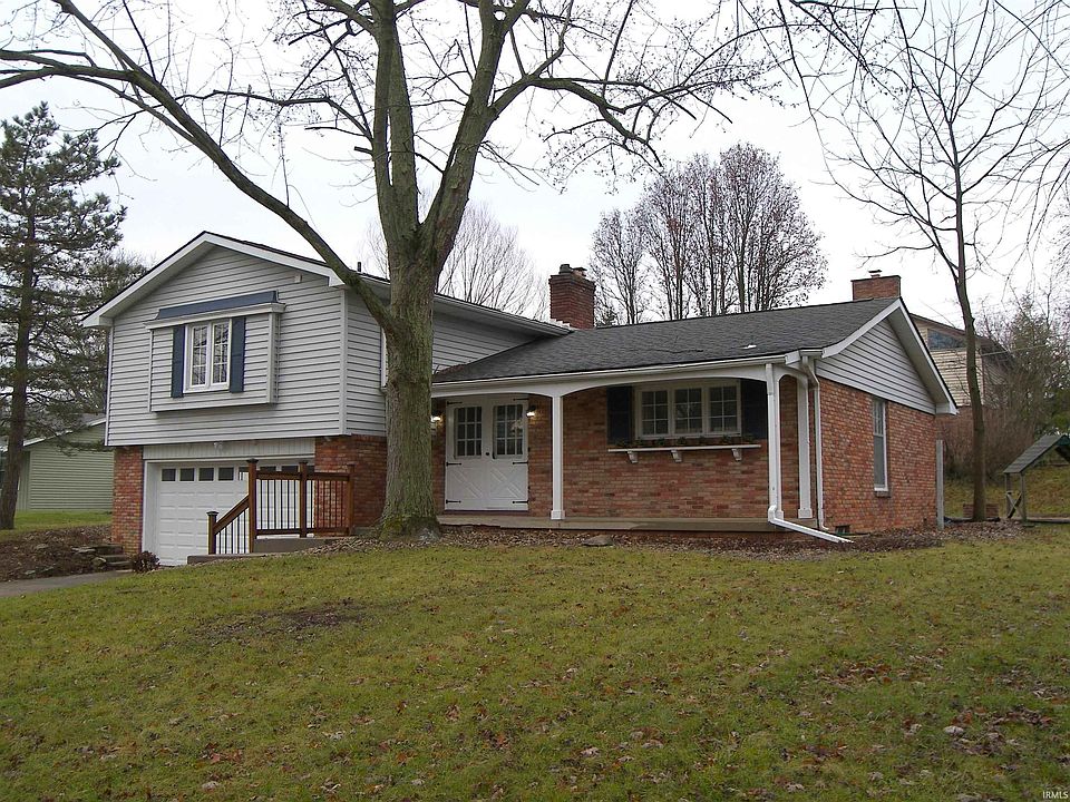 1st image of 636 Crown Hill Dr E
