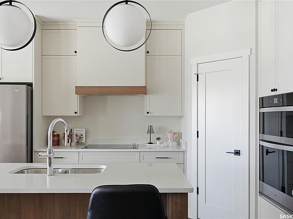 5th image of UNIT 22-720 Brighton BOULEVARD