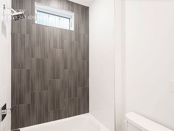 4th image of 2623 Christian St #102