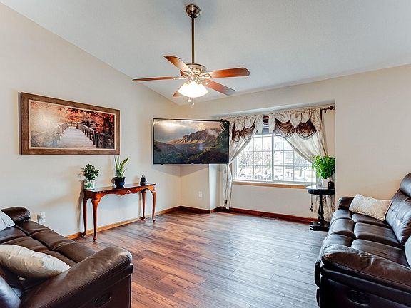 5th image of 1351 Creekside Cir