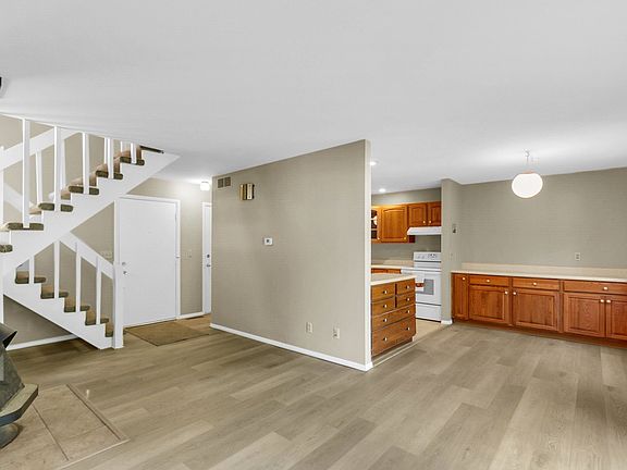 3rd image of 1933 Blackthorn Dr #0