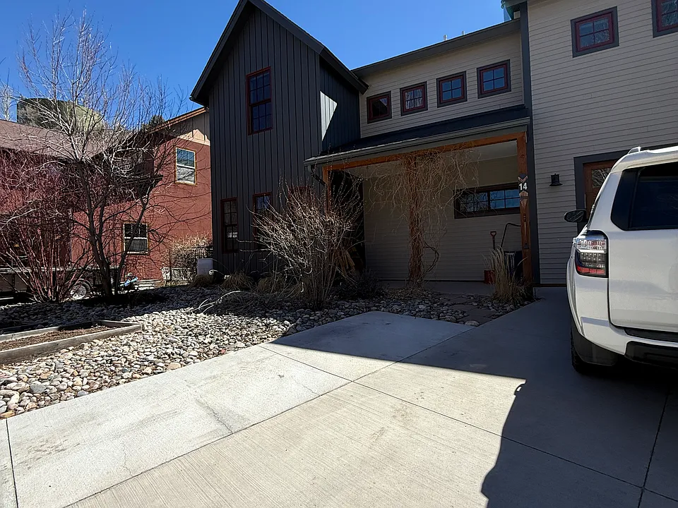 14 Artisan Ct