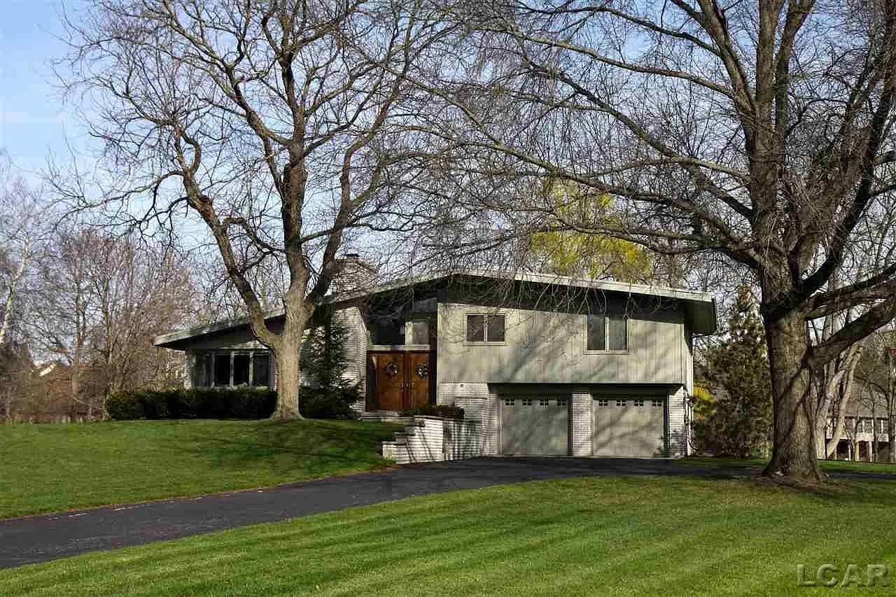 590 Meadowbrook Dr photo 1