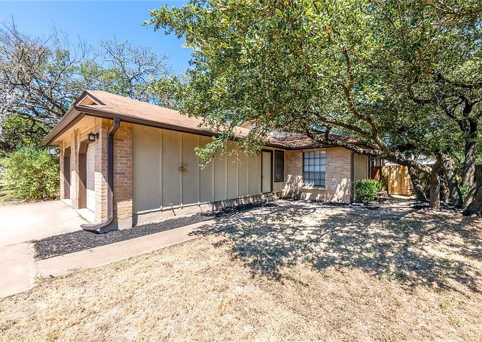 1st image of 8904 Pineridge Dr #A