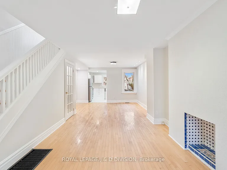 1132A Dovercourt Rd — Photo 3