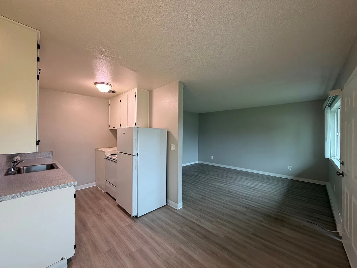 P117 - Gardenside Apartments — Photo 3