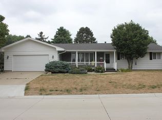 302 8th St, Ireton, IA 51027