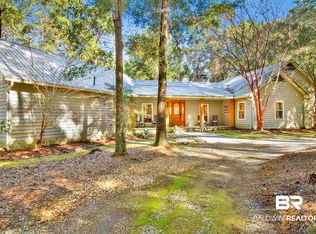 15 Woods Ave, Fairhope, AL 36532