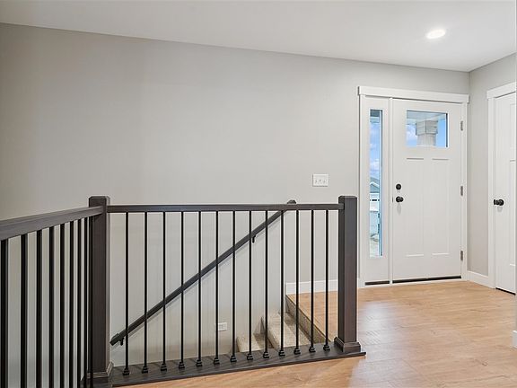 4th image of 55 Kinsey St