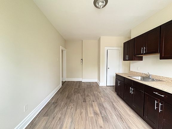 2nd image of 49 Fabyan Pl APT 3R
