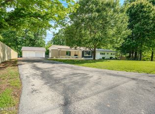 2212 Ridgecrest Dr, Maryville, TN 37803