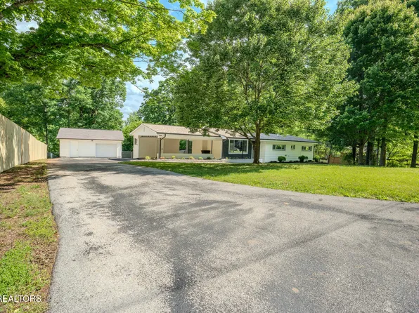 2212 Ridgecrest Dr, Maryville, TN 37803