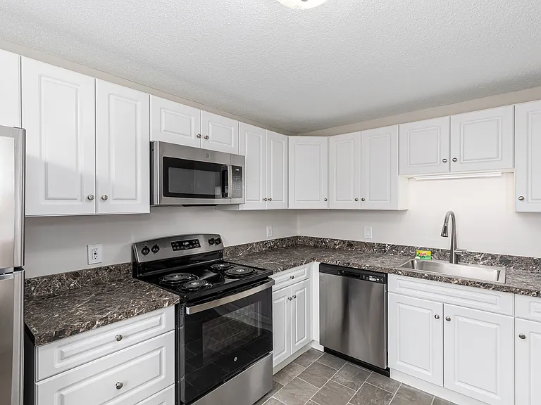 Ridgefield Apartments — Photo 7
