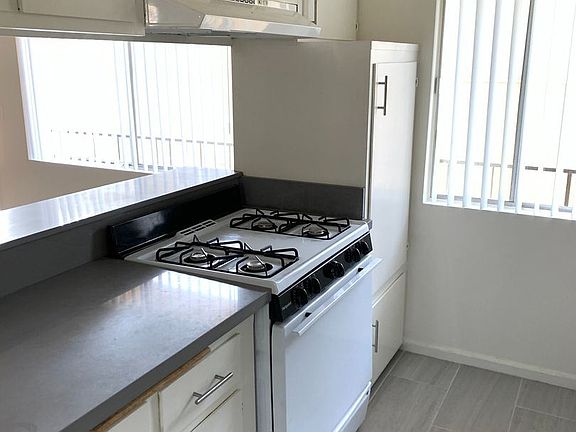 5th image of 2120 Vanderbilt Ln APT 9
