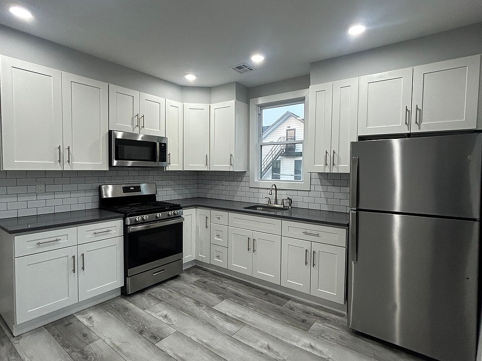 1st image of 119 Laurel Ave Floor 2