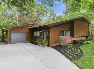 7415 Rosewood Cir, Prairie Village, KS 66208