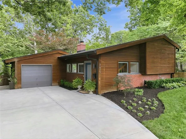 7415 Rosewood Cir, Prairie Village, KS 66208