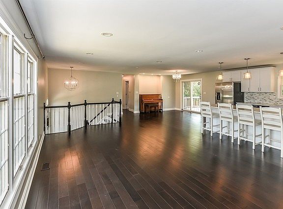 5th image of 1037 W Partridge Dr