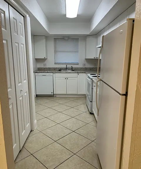 212 Debby Ct #B — Photo 7
