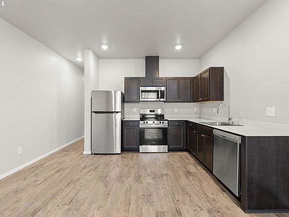 4th image of 13785 NE 20th Cir