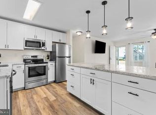 450 Warner Ln, Hague, VA 22469