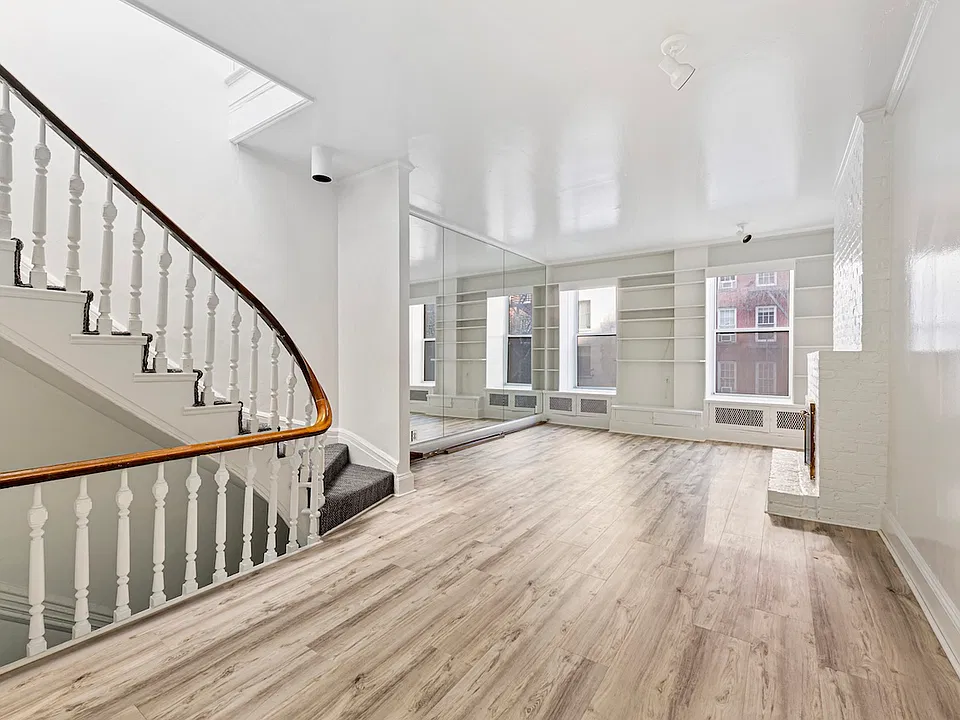 306 E 81st St #2
