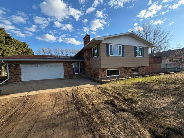 1201 17th St SE, Devils Lake, ND 58301