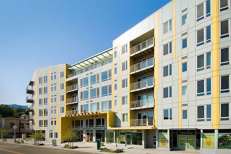 LEED gold certified building in Portland's South Waterfront, convenient to OHSU and the Portland Aerial Team