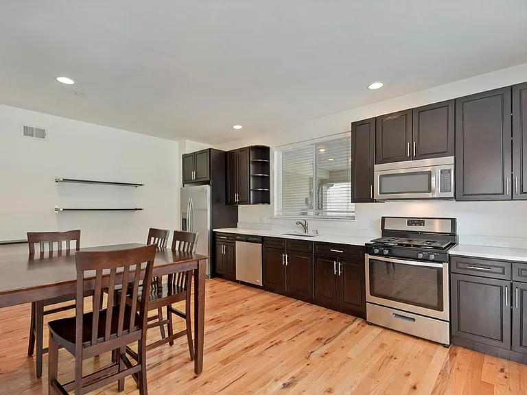 910 N 19th St #1 — Photo 3