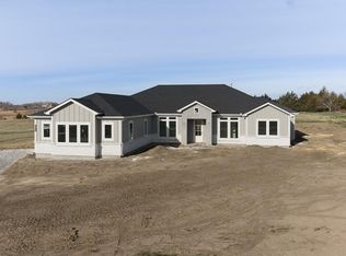 17965 235th St, Tonganoxie, KS 66086