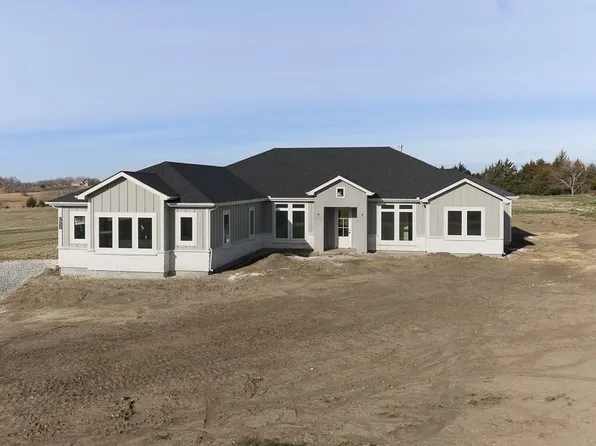 17965 235th St, Tonganoxie, KS 66086