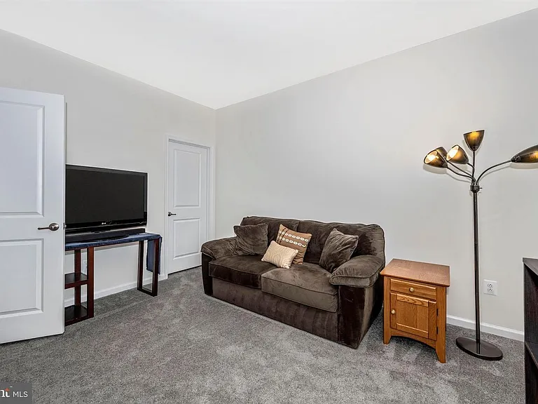6426 Walcott Ln — Photo 17