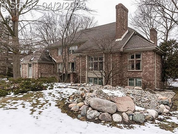2nd image of 350 Sycamore Ct