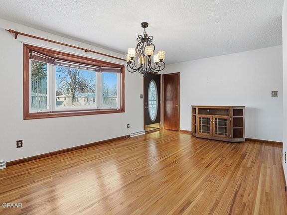 2nd image of 1819 Willow Dr