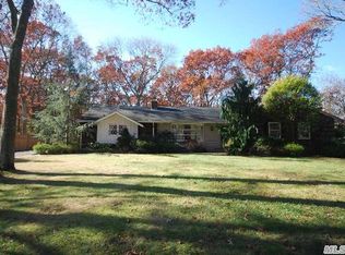 15 Birchwood Dr, Great River, NY 11739