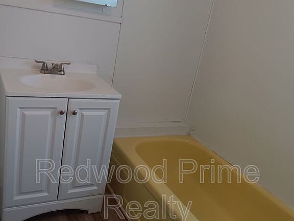 4th image of 552 Highland Ave