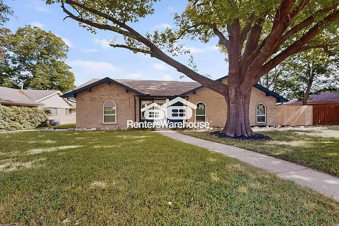 Building Photo - 2729 S Cypress Cir