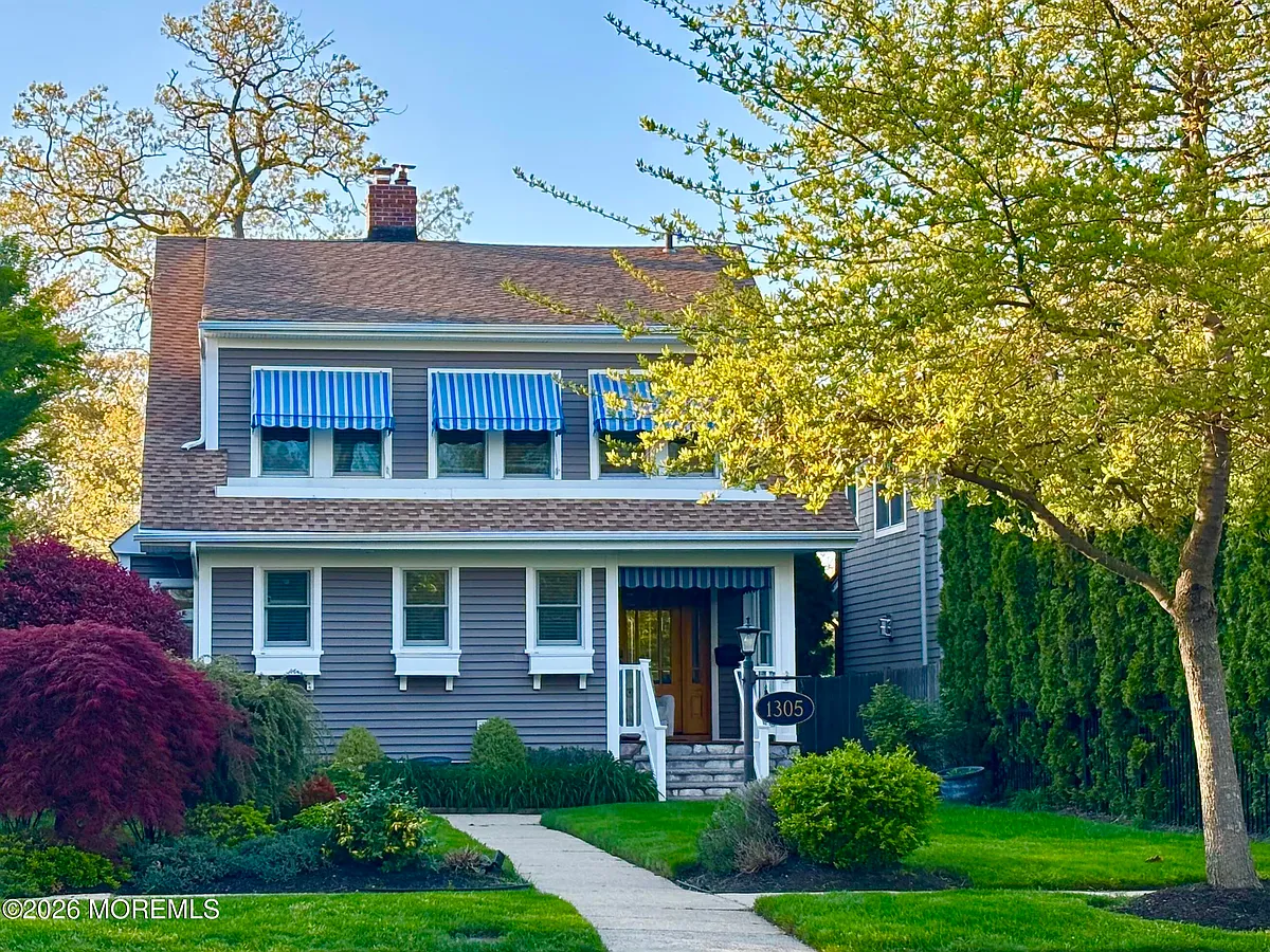 Building Photo - 1305 Locust Dr