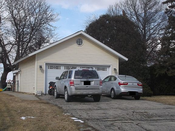 3rd image of 4904 W Shore Dr