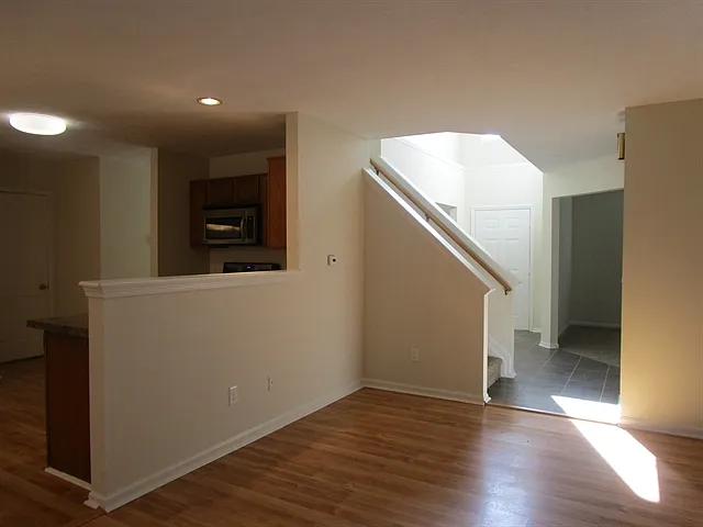 5964 Keensburg Dr — Photo 9