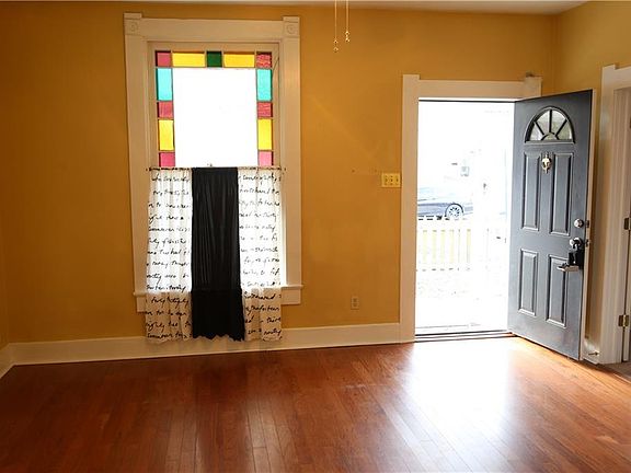 2nd image of 913 S Villa Ave