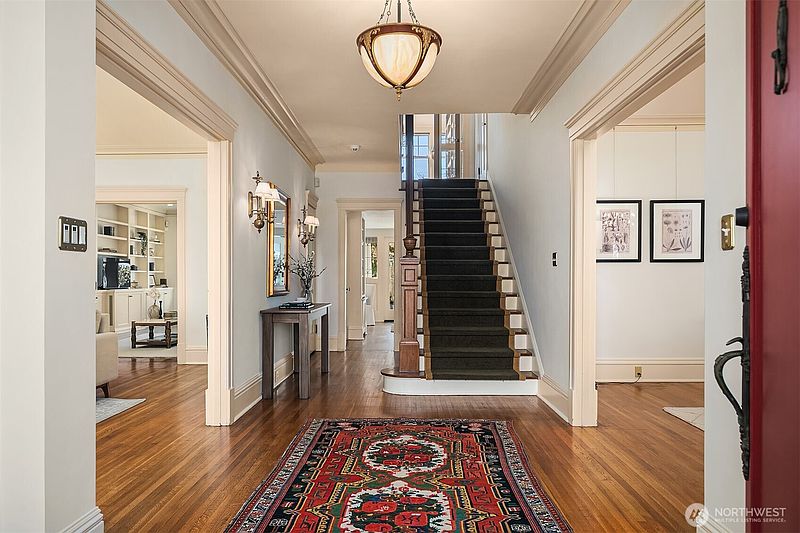 5th image of 2647 Cascadia Avenue S