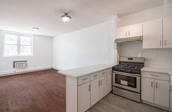 3rd image of 945A Herkimer St #1